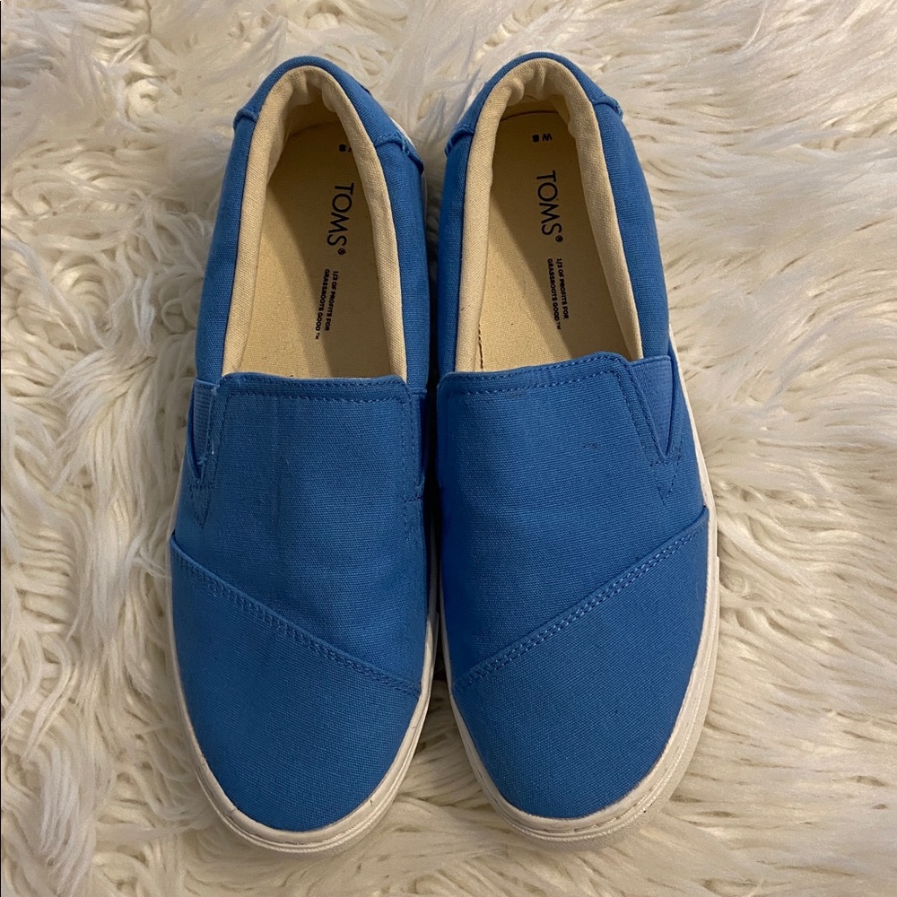 Toms Vibrant Blue Canvas Slip-Ons size 8W  excellent condition - Picture 2 of 8